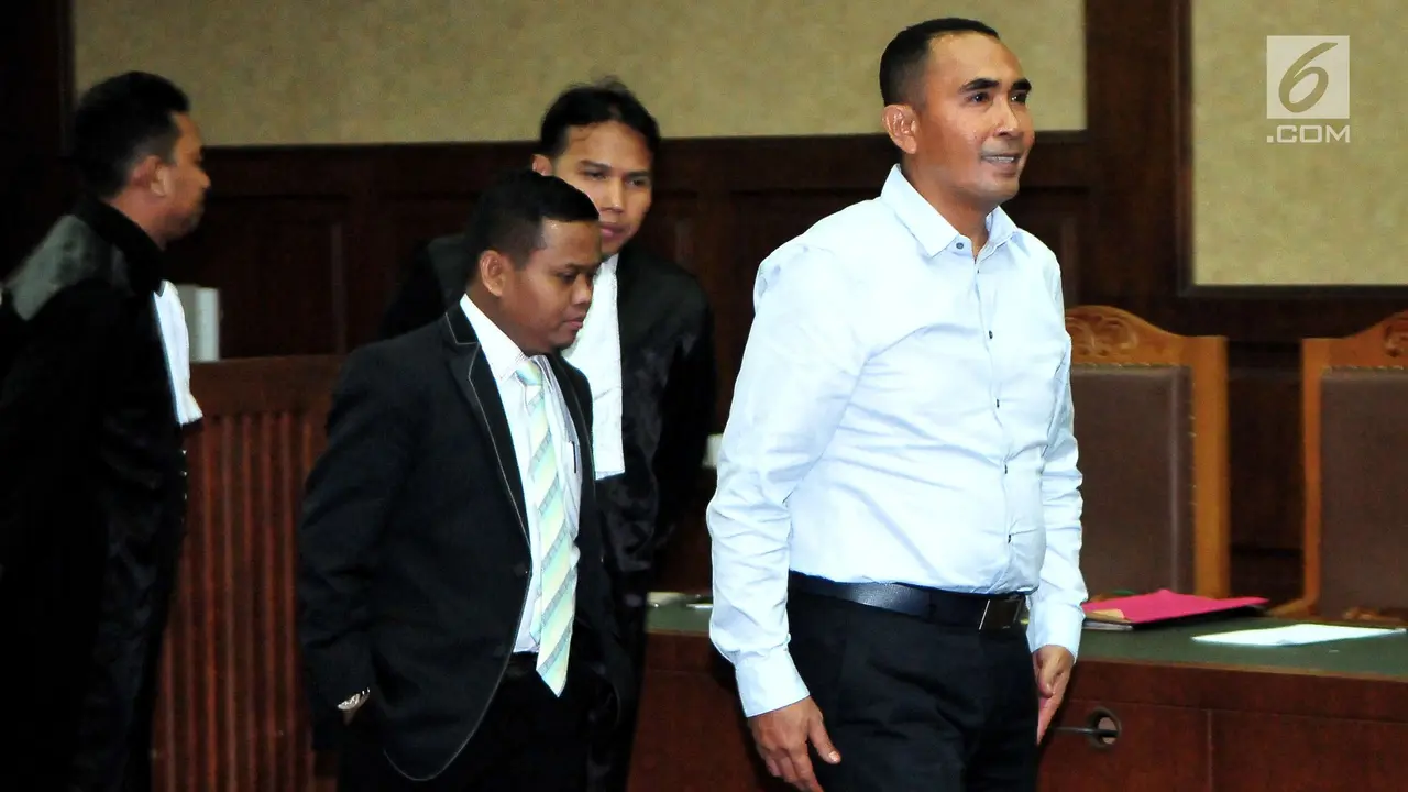 Divonis 3 Tahun 9 Bulan, Begini Ekspresi Bupati Buton Nonaktif Samsu Umar