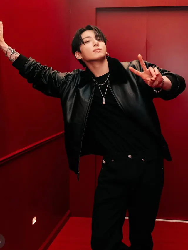 Jung Kook BTS kenakan denim Calvin Klein. Dok. Calvin Klein