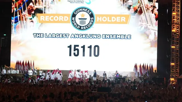 Bertempat di Gelora Bung Karno pada Sabtu 5 Agustus 2023 diselenggarakan pagelaran kesenian angklung untuk pemecahan rekor dunia sebagai pertunjukan angklung terbesar di dunia yang pernah dicatat Guinness World Records. (Dok Kemenko Perekonomian)