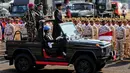 Presiden Joko Widodo atau Jokowi menginspeksi pasukan pada perayaan HUT ke-74 TNI di Taxi Way Echo, Lanud Halim Perdanakusuma, Jakarta Timur, Sabtu (5/10/2019). Jokowi bertindak selaku inspektur upacara. (Liputan6.com/JohanTallo)