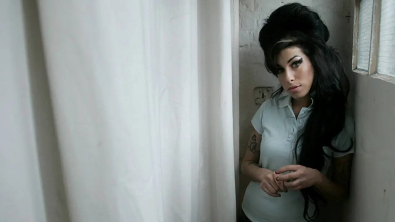 Amy Winehouse Sempat Minta Tolong Lewat Lagunya