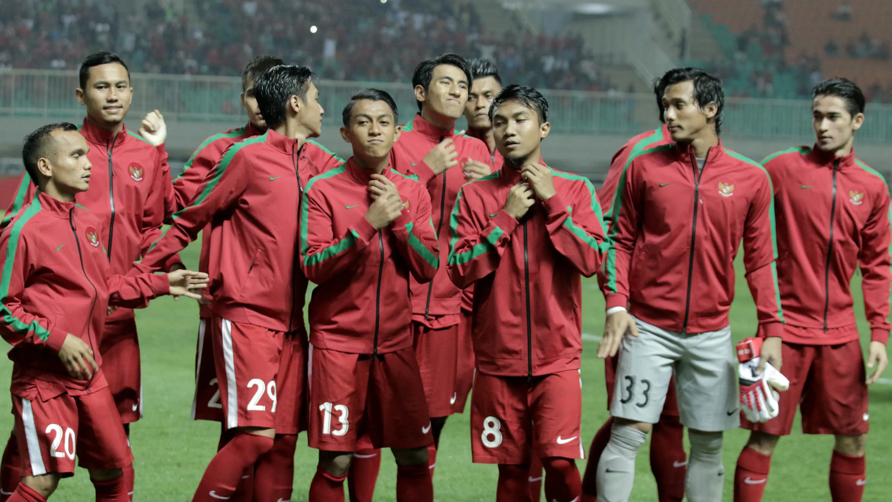 Pemain Timnas Indonesia saat melawan Thailand pada laga persahabatan di Stadion Pakansari, Bogor, Minggu, (03/6/2018). Indonesia bermain imbang 0-0 dengan Thailand. (Bola.com/M Iqbal Ichsan)