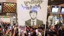 <p>Mantan pelatih Timnas Indonesia, Shin Tae-yong di tengah suporter dan masyarakat saat kembali ke negaranya melalui terminal 3 Bandara Soekarno-Hatta, Tangerang, Banten, Minggu (26/01/2025). (Bola.com/Bagaskara Lazuardi)</p>