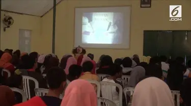 Peringati Hari Kesaktian Pancasila, ratusan pelajar dari berbagai sekolah mengikuti acara nonton bareng Film G 30 S PKI. 