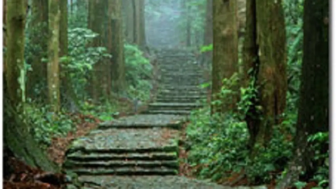 Kampung Onsen, Tangga Batu Bulat, dan Jalan Suci Pertapa Buddha di Kumano Kodo