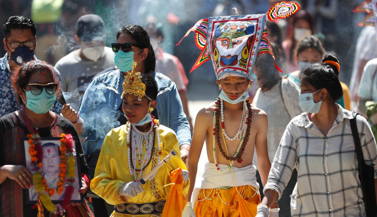 FOTO: Semarak Festival Gai Jatra di Tengah Sebaran Corona