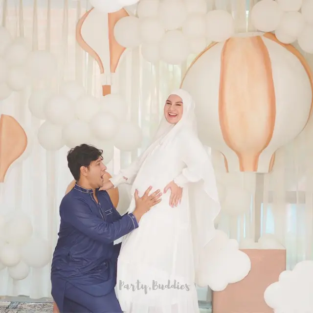 6 Momen Acara 7 Bulanan Irish Bella, Penuh Khidmat