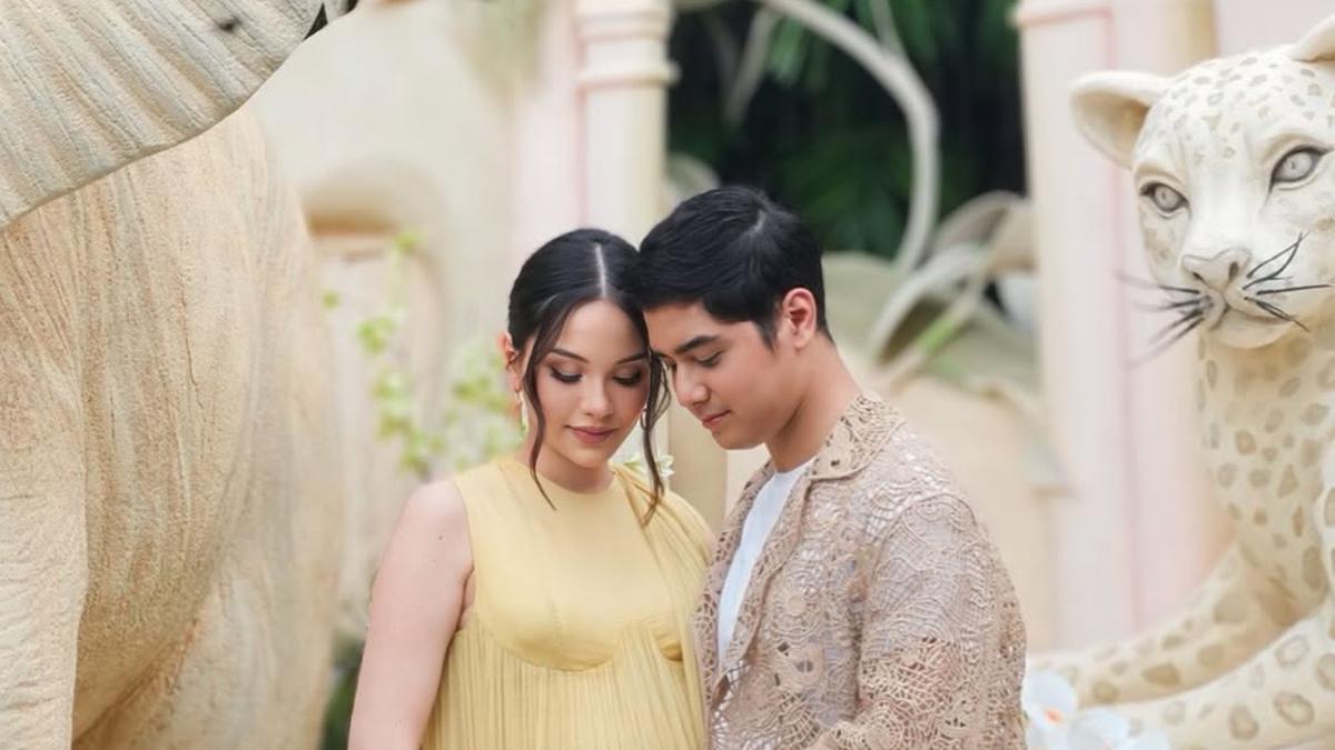 Gaya Serasi Al Ghazali dan Alyssa Daguise dalam Busana Earth Tone dari Sapto Djojokartiko di Momen Gender Reveal