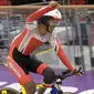 Selebrasi M Fadli pebalap sepeda Indonesia yang meraih medali emas di nomor 4000 meter Individual Pursuit C4 di Velodrome Rawamangun, Jakarta,  Jumat (11/10/2018).  (Bola.com/Peksi Cahyo)