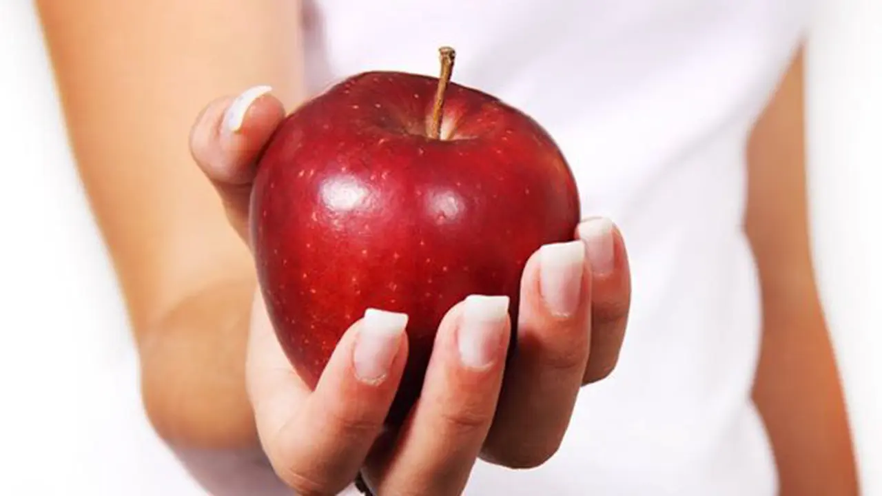 Konsumsi buah apel dengan kulitnya./Copyright pexels.com