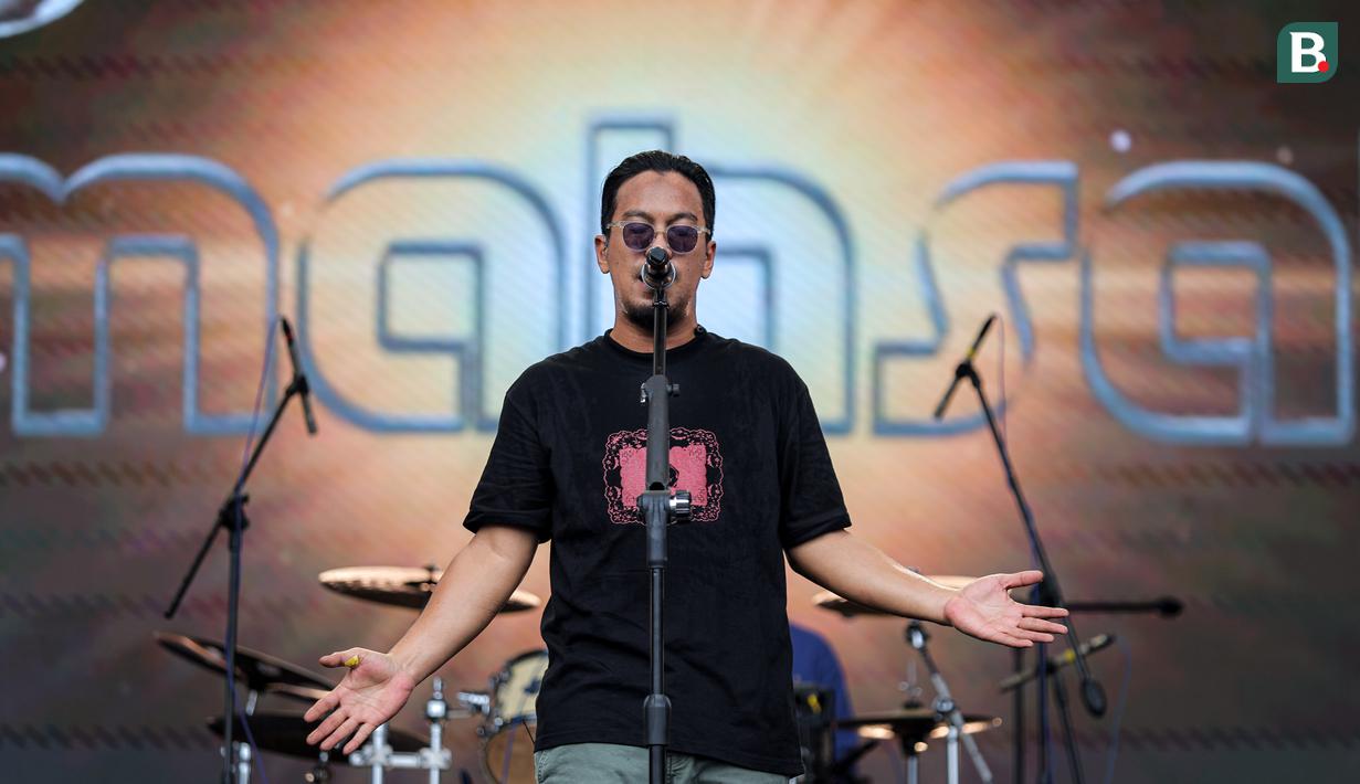 Grup band Rumah Sakit membuka hari kedua Kapanlagi Buka Bareng (KLBB) 2026 yang berlangsung di Stadion Madya, Senayan, Jakarta, Minggu (01/03/2026). (Bola.com/Bagaskara Lazuardi)