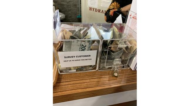 Dikira Kotak Amal, 5 Foto Ini Buktikan Orang Indonesia Dermawan