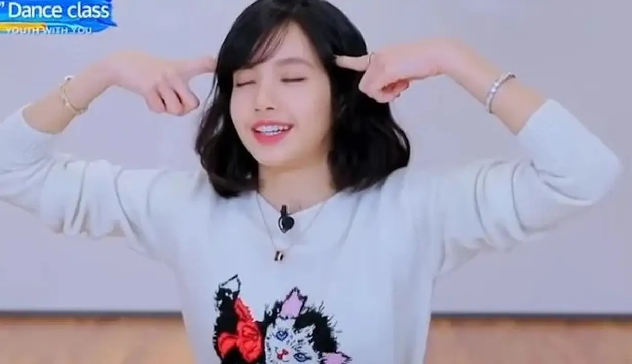 China's Youth with you season 3 membuat Lisa memosa dengan dengan gelang emas Lisa BZERO1 senilai Rp200 jutaan.