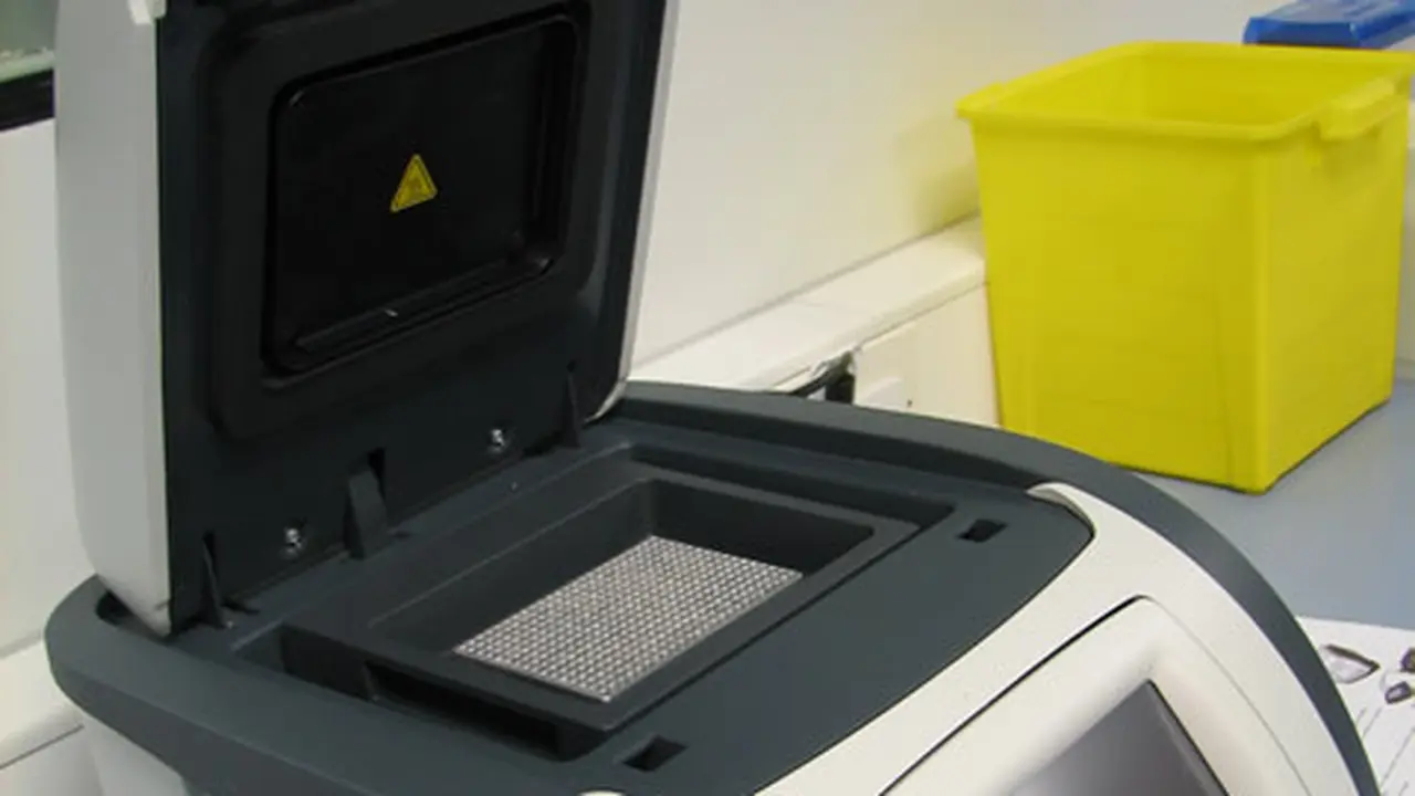ilustrasi Mesin PCR - Mmparedes, CC BY 3.0 via Wikimedia Commons