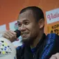 Kapten Persib Bandung Supardi Nasir kecewa dengan hasil imbang lawan Barito Putera. (Liputan6.com/Huyogo Simbolon)