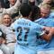 Erling Haaland merayakan gol keduanya bersama rekan setim Manchester City saat menghadapi Liverpool di perempat final FA Cup di Etihad Stadium, Sabtu, 4 April 2026. (AFP/Darren Staples)