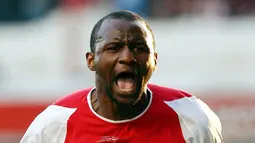 Direktur Olahraga Real Madrid, Emilio Butragueno, menyebut Patrick Vieira sebagai pemain yang cocok untuk menambal lini tengah Real Madrid yang kurang maksimal setelah ditinggal Makalele. Dan pada 2004, kepindahannya hampir terjadi. Namun, sang pemain lebih memilih untuk bertahan satu musim lagi di Arsenal sebelum akhirnya bergabung dengan Juventus.