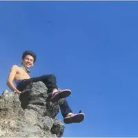 Para pendaki ini pernah naik ke Puncak Garuda yang terdapat di Kawah Merapi.