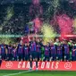 Skuad Barcelona rayakan gelar juara Liga Spanyol usai kalah 1-2 dari Real Sociedad pada hari Minggu (21/05/2023) dini hari WIB. (Twitter/Barcelona)