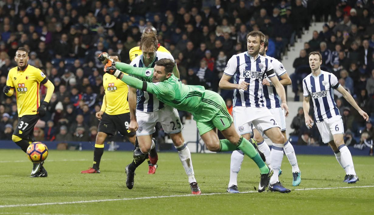 Kiper  Bromwich Albion, Ben Foster menempati urutan ketiga dengan total penyelamatan sebanyak 55 kali untuk menghidari gawangnya dari gol pada laga Premier League. (Action Images via Reuters/Carl Recine)