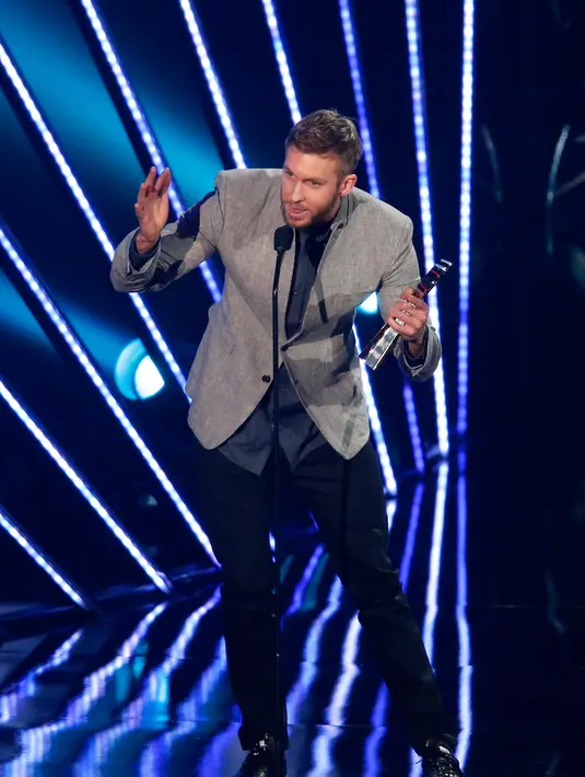 Calvin Harris merasa kecewa dan sakit hati dengan perlakuan Swift yang dilakukan padanya. Bahkan, Calvin menghapus semua foto dan memblock akun twitter Taylor Swift. (AFP/Bintang.com)