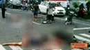 Citizen6, Kediri: Terjadi kecelakaan tragis di pertigaan Mojoroto Jalan KH Ahmad Dahlan, Kediri yang menewaskan empat orang, Selasa (27/3). Kecelakaan berawal ketika sebuah truk gandeng dengan nopol L 8120 SR menerobos lampu merah karena rem blong. Korban