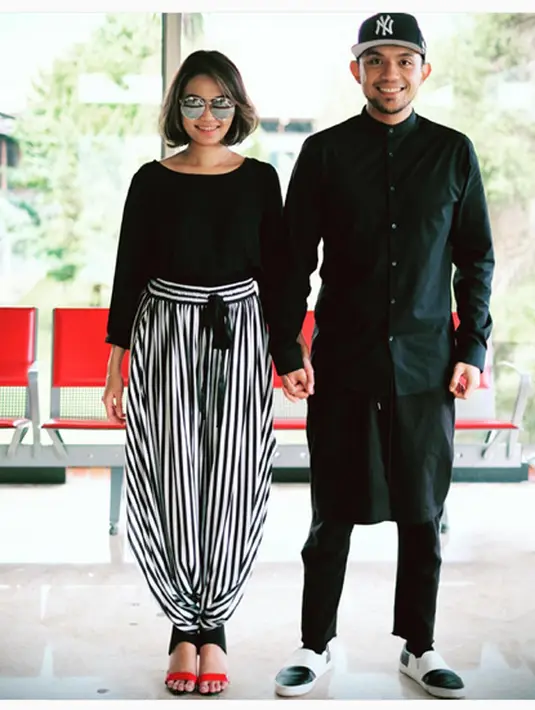 Dari beberapa foto, Rina berkumpul dengan keluarga besar kekasihnya, penyanyi asal Brunei Darussalam tersebut.  (Instagram/@rinanose16)