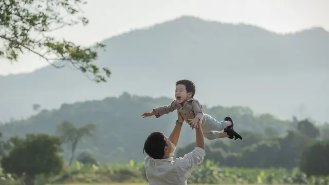 10 Aktivitas Sederhana yang Bisa Membangun Hubungan Ayah dan Anak, Dijamin Makin Dekat!