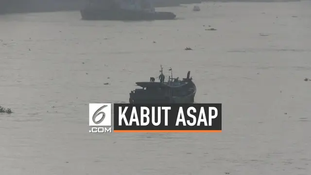 VIDEO: Kabut Asap di Sungai Musi Ganggu Aktivitas Nelayan