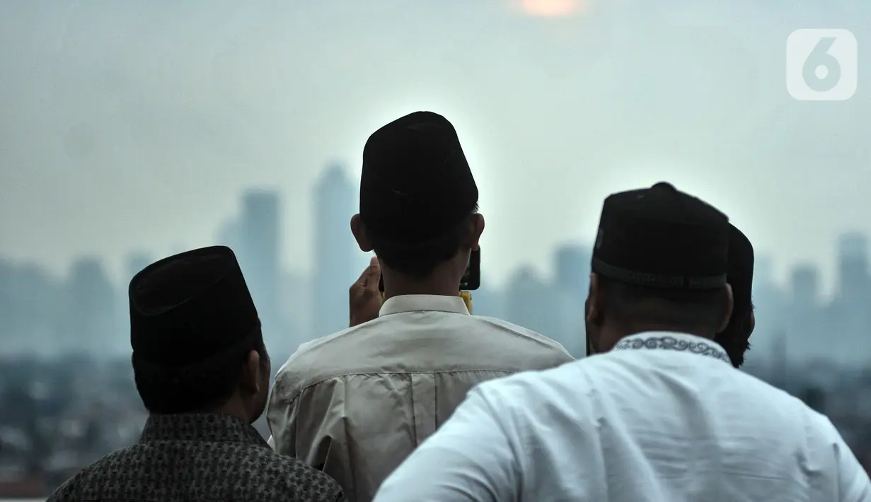 "Hari ini apakah 29 hari atau 30 hari, kalau kita lihat periode lunasinya ada di 29,55," kata Khofif sebelum sidang isbat di Auditorium HM Rasjidi Kemenag, Jakarta Pusat. (merdeka.com/Iqbal S. Nugroho)