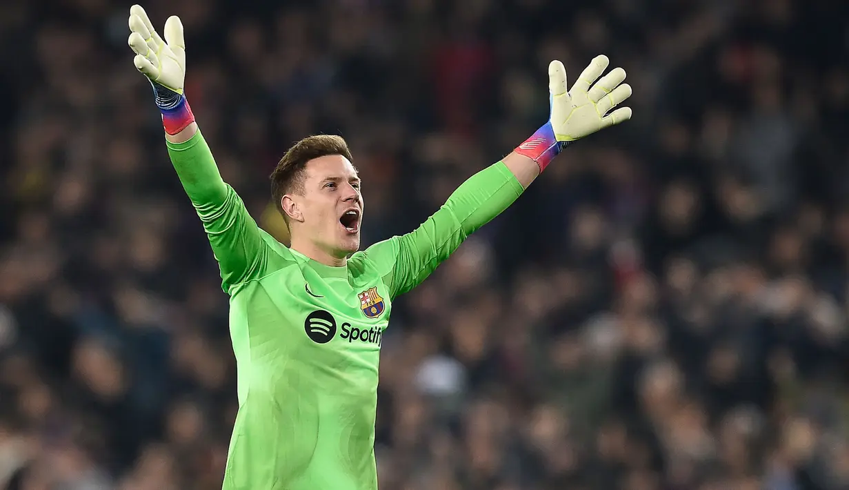 Marc-Andre ter Stegen (Jerman 2009/16 besar) Marc-Andre ter Stegen yang kini tengah menjalani musim ke-10 bersama Barcelona merupakan alumnus Timnas Jerman pada Piala Dunia U-17 edisi 2009. Saat itu Timnas Jerman terhenti di babak 16 besar setelah ditaklukkan Swiss lewat perpanjangan waktu 3-4 (2-2). Bersama Barcelona ia mampu meraih beberapa gelar bergengsi seperti 5 kali gelar La Liga dan satu kali gelar Liga Champions. (AFP/Josep Lago)