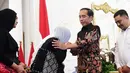 Presiden Jokowi mengundang Putri Ariani ke Istana Merdeka usai menjadi perbincangan dunia. Putri didampingi kedua orang tuanya memenuhi undangan Presiden RI. [Instagram/@jokowi@arianinismaputri]