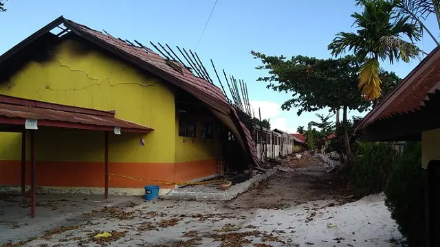 Pembangunan Sekolah yang Dibakar Ditargetkan Tuntas Akhir Tahun