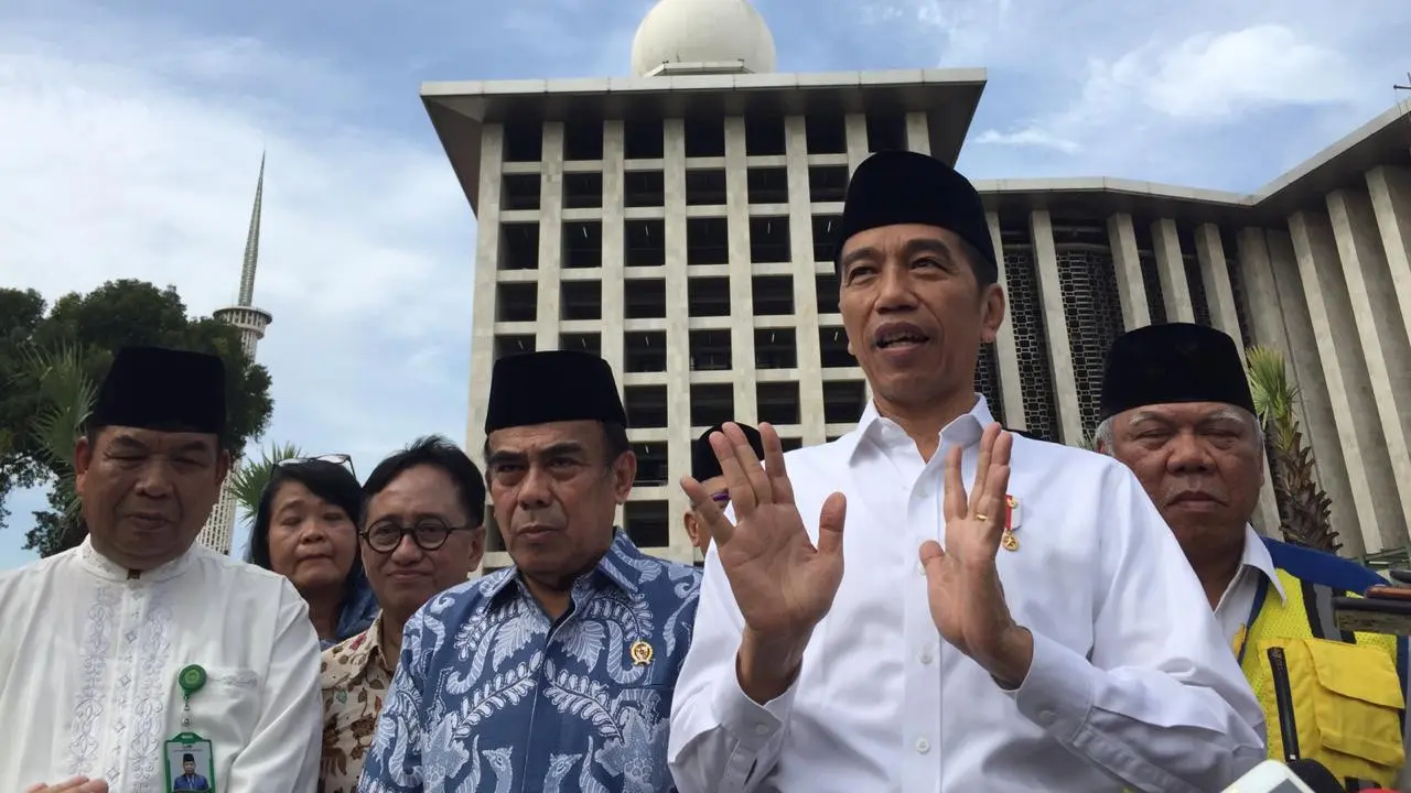 Jokowi usai meninjai revitalisasi Masjid Istiqlal, Jakarta Pusat, Jumat (7/2/2020).