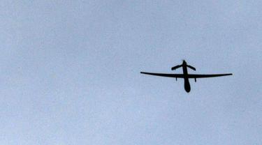 Siluet drone senjata milik AS di kawasan Teluk (AFP/Joel Sadet)