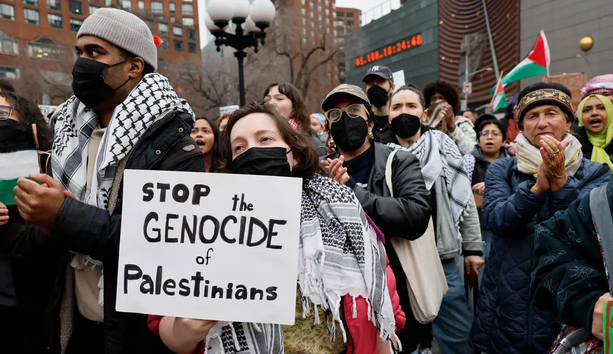 Serangan tersebut terjadi ketika Pasukan Pertahanan Israel melakukan serangan yang menyelamatkan dua sandera Israel. (Michael M. Santiago/Getty Images/AFP)