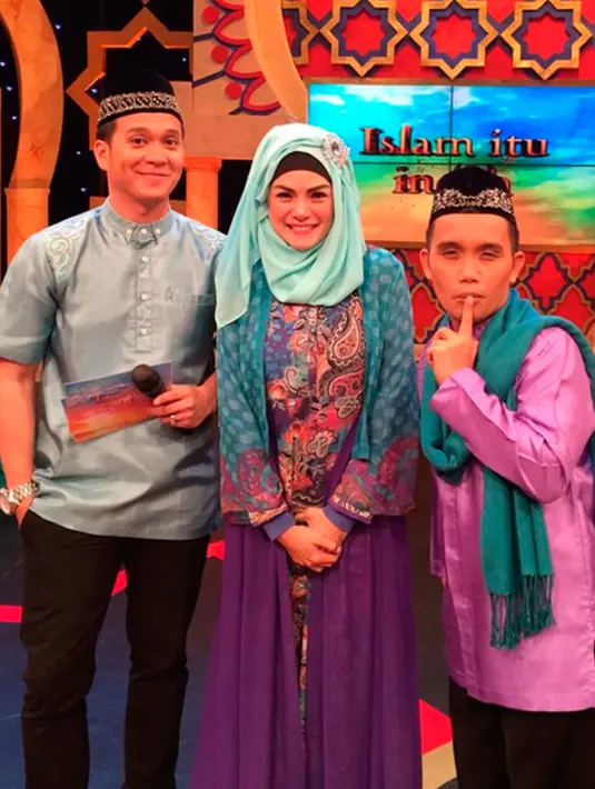 Nikita Mirzani bisa tampil berhijab saat mengisi sebuah acara di TV. So, apa menurut kamu tentang wanita  29 tahun itu guys? 