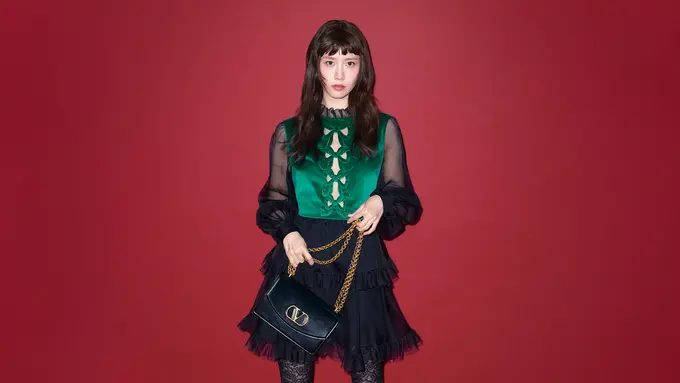 Gaya Yoona SNSD yang Ditunjuk Jadi Brand Ambassador Valentino, Tampil Cantik dengan Rambut Berponi
