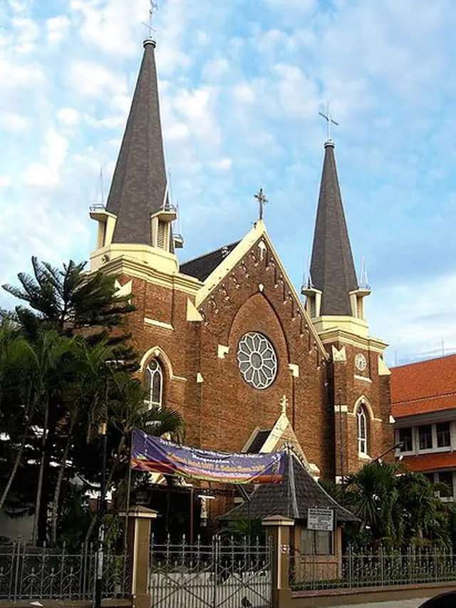 5 Tempat Ibadah Berusia Ratusan Tahun di Jawa Timur, Dari Masjid Hingga Klenteng