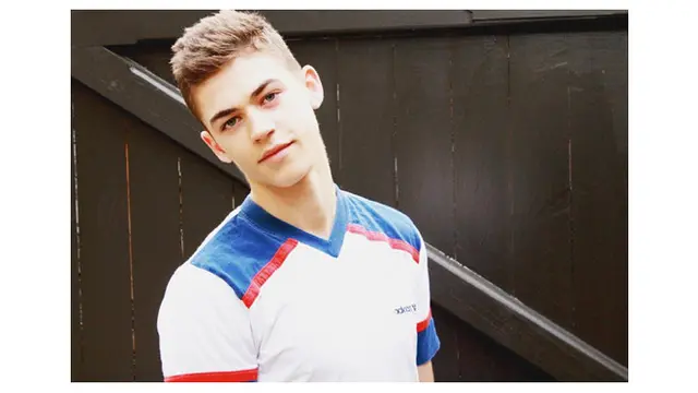 10 Tahun Berlalu, Ini 6 Potret Terbaru Hero Fiennes Tiffin Si Pemeran Voldemort Muda