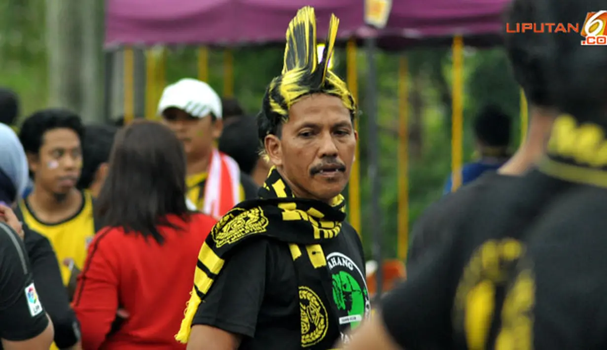 Suporter Laga Pertandingan Piala AFF Suzuki 2012 antara Malaysia vs Indonesia di Stadion Bukit Jalil, Kuala Lumpur, Malaysia, pada 1 November 2012.