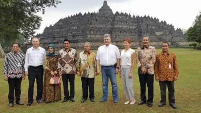 Presiden Ukraina Petro Poroschenko Selfie di Borobudur