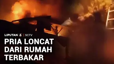 Seorang pria loncat dari lantai dua rumah yang terbakar. Korban yang menderita luka bakar dibawa ke rumah sakit.