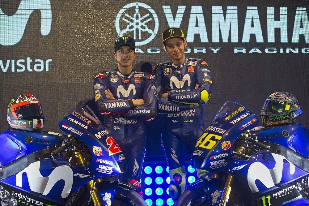 Duo pebalap Yamaha, Valentino Rossi (kanan) dan Maverick Vinales. (AP/Paul White)