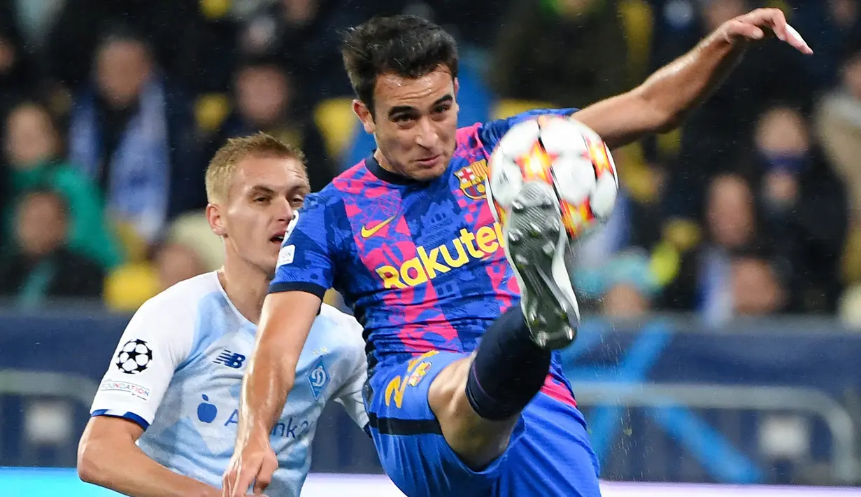 Eric Garcia - Pemain yang bergabung dengan akademi Barcelona pada tahun 2008 ini sempat bergabung dengan Manchester City pada musim panas 2017 saat berusia 17 tahun. Namun karena minim menit bermain akhirnya ia kembali ke Barcelona pada musim panas 2021. (AFP/Sergei Supinsky)