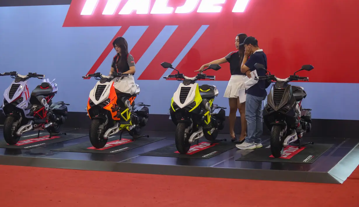 Mengusung tema “Rides That Truly Matter: Smart, Safe, Sustainable and Efficient,” IMOS 2025 menegaskan komitmen menghadirkan kendaraan roda dua yang lebih cerdas, aman, ramah lingkungan, dan efisien. (merdeka.com/Arie Basuki)
