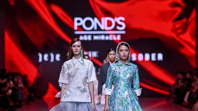 Dian Sastro Pimpin Para Perempuan Melawan Ageism dari Panggung JFW 2026