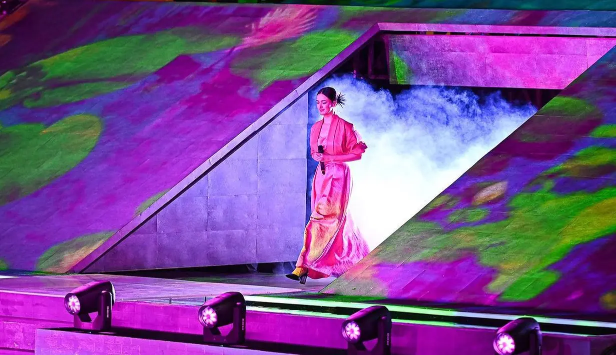 Kekasih Bryan Domani itu kenakan dress pink polos rancangan putra Prabowo, Didit Hediprasetyo [@mawar_eva]