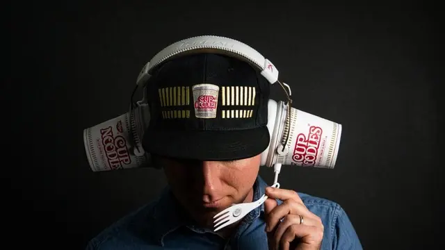 Headphone Ini Berbentuk Cup Mi Instan