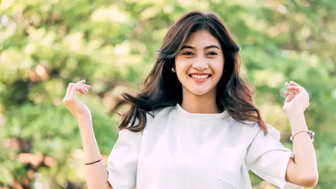ceria bahagia santai tersenyum